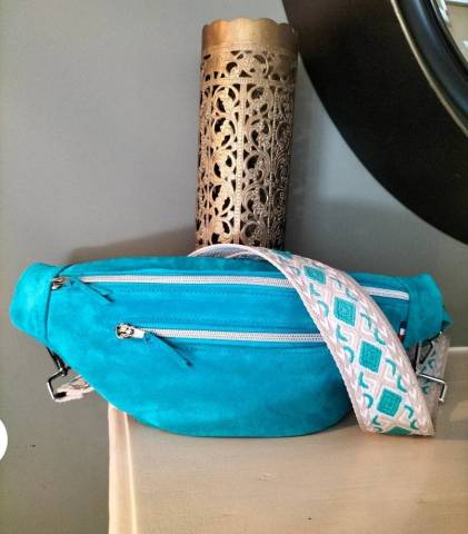 Sac banane en crote de cuir velours turquoise